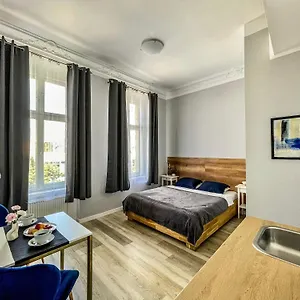  Apartment Glam House