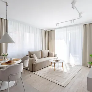 Nowoczesny Very Berry W Poznaniu Z Parkingiem I Biurkiem By Renters Apartament